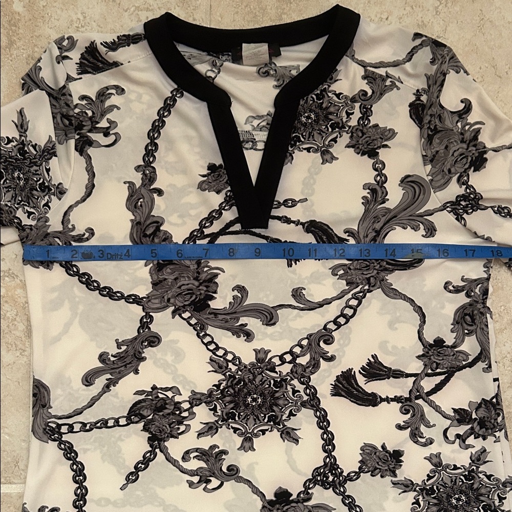 Cocomo Monochrome Chain Pattern Blouse - Picture 6 of 7